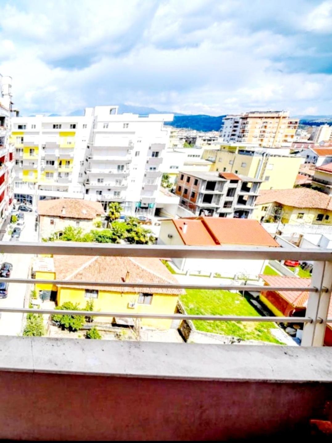 Happy Stories' Apartment In City Centre Shkoder Bilik gambar